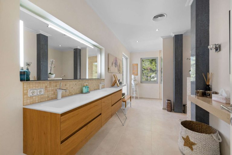 Architectural Villa Beach Front Sea View, 5 bedrooms in Mallorca value for sale For Super Rich
