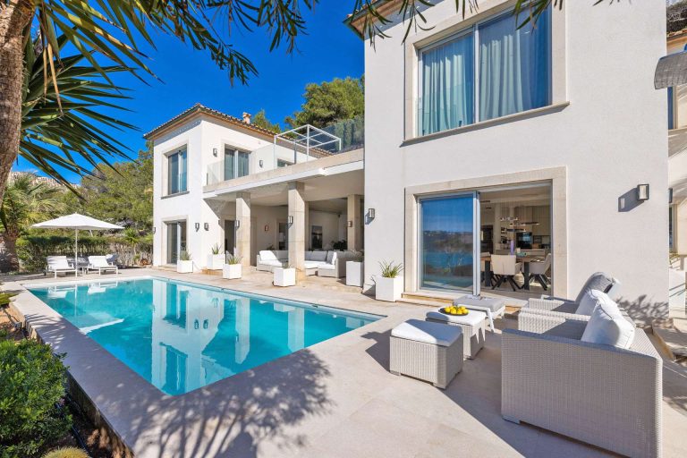 Architectural Villa Beach Front Sea View, 5 bedrooms in Mallorca exclusive for sale For Super Rich