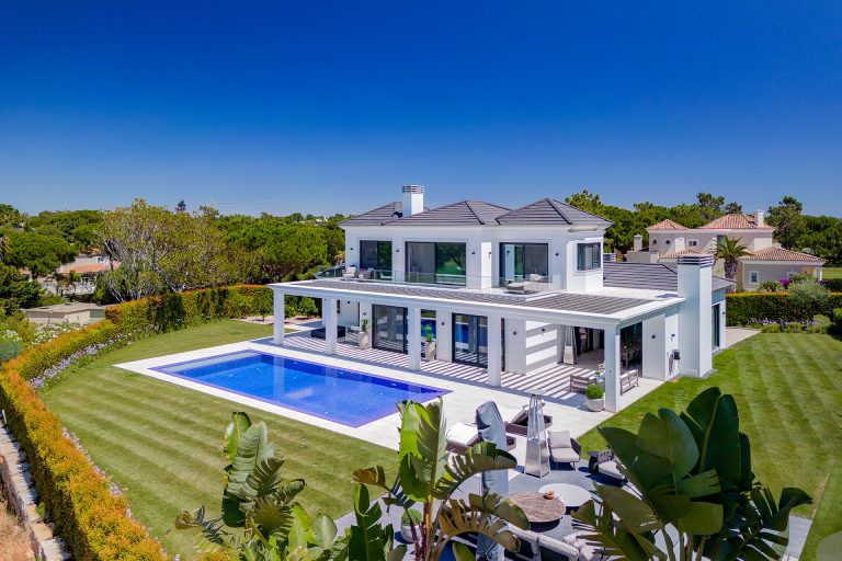 Luxury Villa Panoramic View Golf View, 4 bedrooms in Quinta do Lago for sale For Super Rich