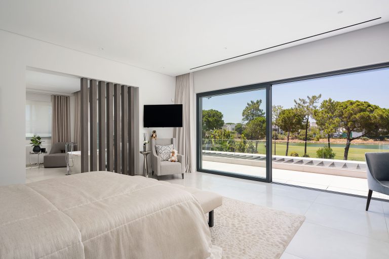 Luxury Villa Panoramic View Golf View, 4 bedrooms in Quinta do Lago best for sale For Super Rich