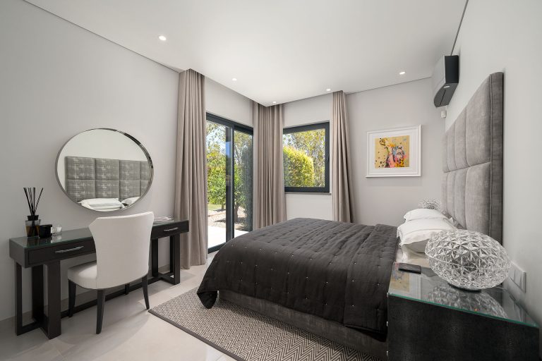 Luxury Villa Panoramic View Golf View, 4 bedrooms in Quinta do Lago Classified ads for sale For Super Rich