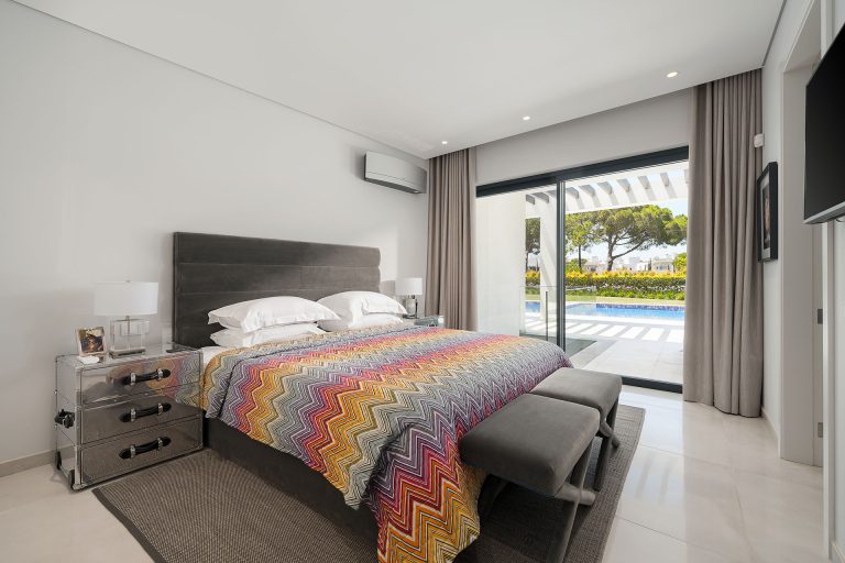 Luxury Villa Panoramic View Golf View, 4 bedrooms in Quinta do Lago deal for sale For Super Rich