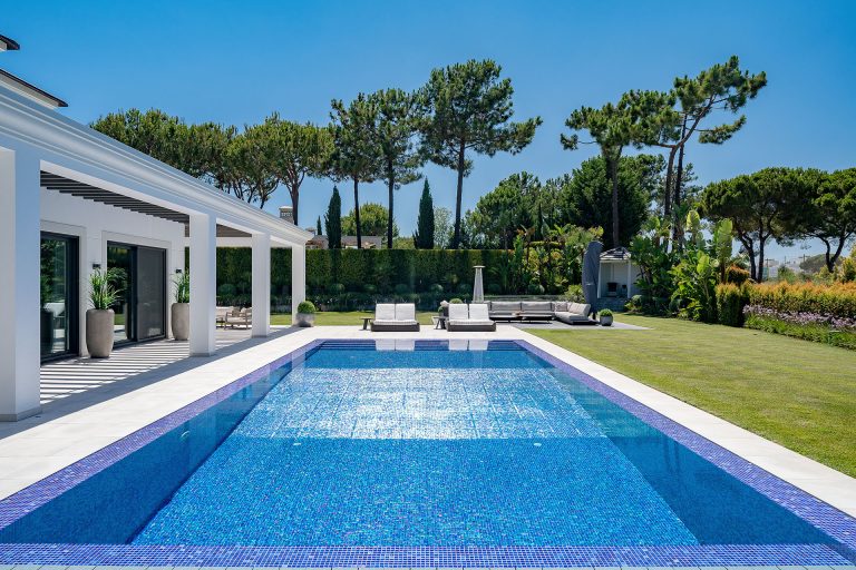 Luxury Villa Panoramic View Golf View, 4 bedrooms in Quinta do Lago image for sale For Super Rich