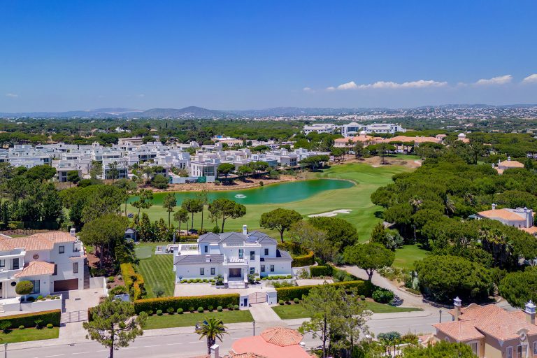 Luxury Villa Panoramic View Golf View, 4 bedrooms in Quinta do Lago unique for sale For Super Rich