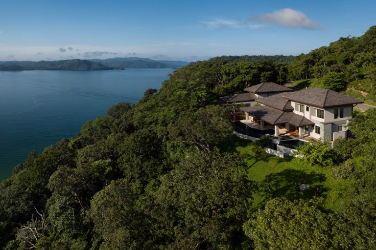 Luxury Villa oceanfront breathtaking panoramic views, 4 bedrooms in Peninsula Papagayo for sale For Super Rich