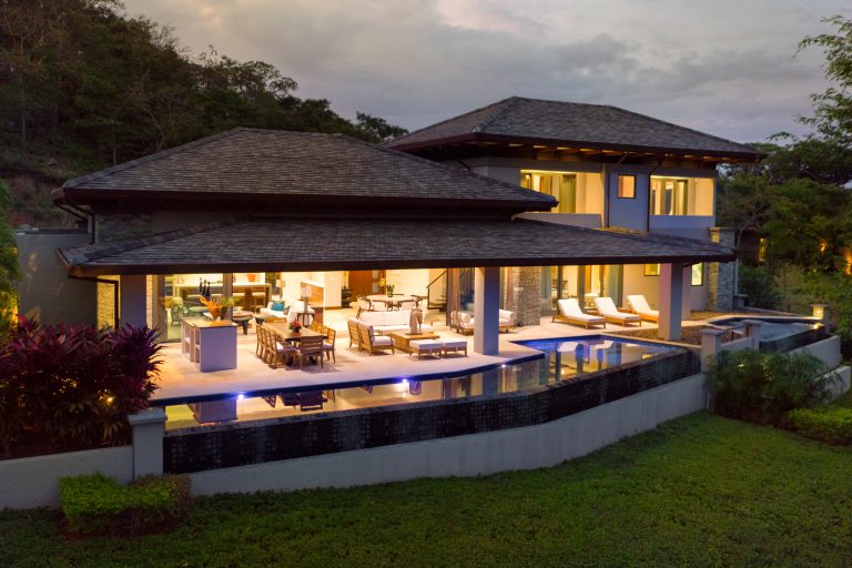 Luxury Villa oceanfront breathtaking panoramic views, 4 bedrooms in Peninsula Papagayo Used for sale For Super Rich
