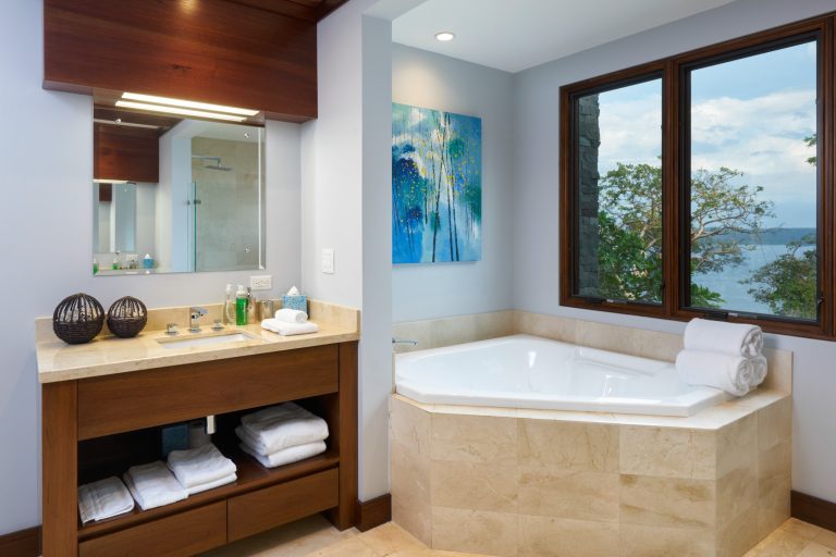 Luxury Villa oceanfront breathtaking panoramic views, 4 bedrooms in Peninsula Papagayo top for sale For Super Rich