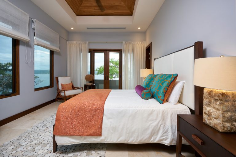 Luxury Villa oceanfront breathtaking panoramic views, 4 bedrooms in Peninsula Papagayo ultra luxury for sale For Super Rich