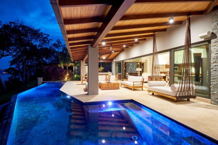 Luxury Villa oceanfront breathtaking panoramic views, 4 bedrooms in Peninsula Papagayo available for sale For Super Rich