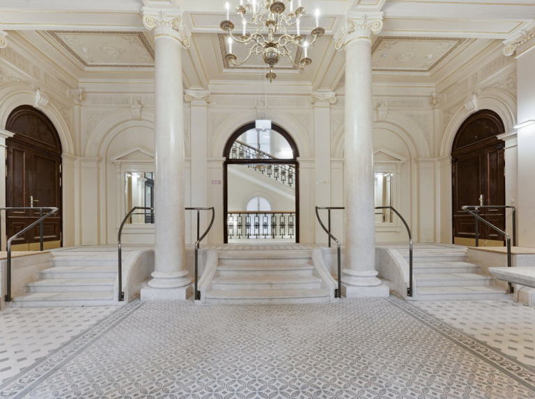 Luxury Apartment Panoramic View, 3 bedrooms in Vienna search for sale For Super Rich
