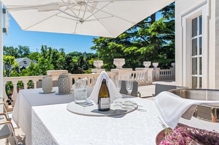 Luxury Villa Panoramic View heated outdoor pool, 5 bedrooms in Döbling Used for sale For Super Rich