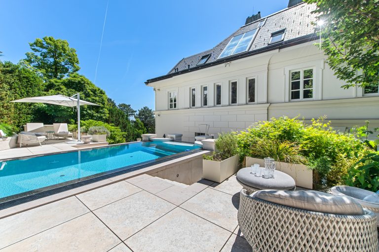 Luxury Villa Panoramic View heated outdoor pool, 5 bedrooms in Döbling Classified ads for sale For Super Rich