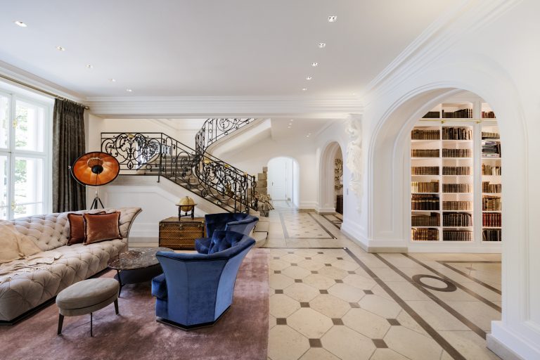 Luxury Castle Panoramic View, 21 bedrooms in Vienna New for sale For Super Rich