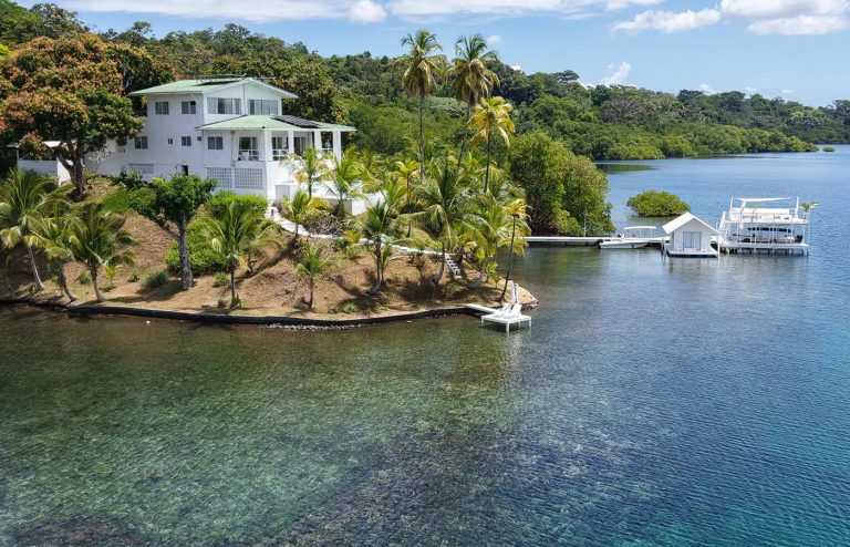 Luxury Villa Panoramic View Sea View, 4 bedrooms in Isla Pastor, Valle de Agua, Bocas del Toro property for sale For Super Rich