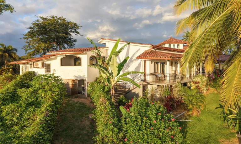 Country Villa Beach Front, panoramic Pacific Ocean views, 6 bedrooms in Boca Brava Island, Boca Chica, Chiriquí expensive for sale For Super Rich