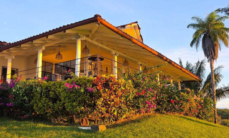 Country Villa Beach Front, panoramic Pacific Ocean views, 6 bedrooms in Boca Brava Island, Boca Chica, Chiriquí photo for sale For Super Rich
