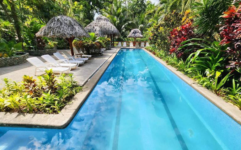 Colonial Tropical Retreat Hotel Beach Front Sea View, 10 bedrooms in Bluff Beach, Isla Colón, Bocas del Toro HZ0212 for sale For Super Rich