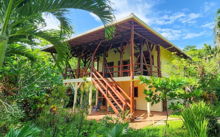 Colonial Tropical Retreat Hotel Beach Front Sea View, 10 bedrooms in Bluff Beach, Isla Colón, Bocas del Toro best for sale For Super Rich