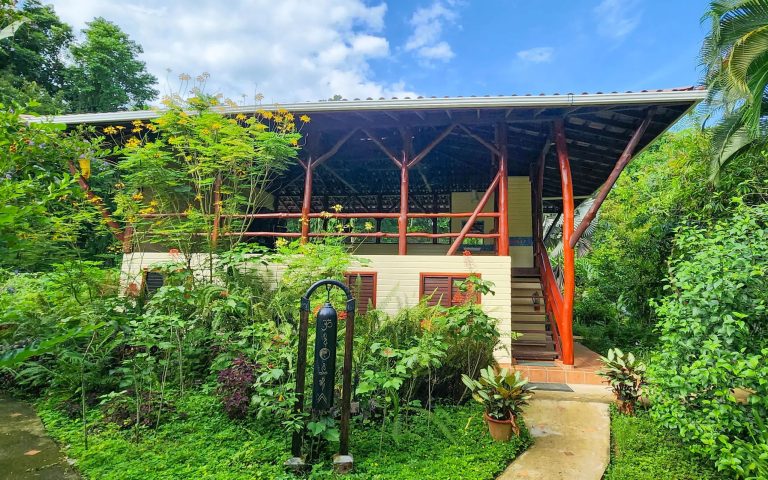 Colonial Tropical Retreat Hotel Beach Front Sea View, 10 bedrooms in Bluff Beach, Isla Colón, Bocas del Toro Classified ads for sale For Super Rich