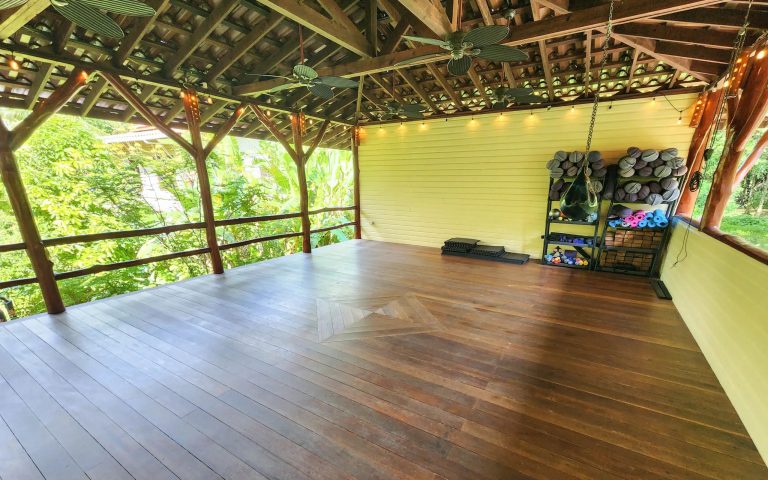 Colonial Tropical Retreat Hotel Beach Front Sea View, 10 bedrooms in Bluff Beach, Isla Colón, Bocas del Toro deal for sale For Super Rich