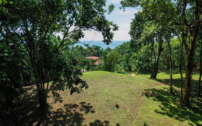 Colonial Tropical Retreat Hotel Beach Front Sea View, 10 bedrooms in Bluff Beach, Isla Colón, Bocas del Toro luxury for sale For Super Rich