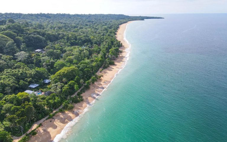 Colonial Tropical Retreat Hotel Beach Front Sea View, 10 bedrooms in Bluff Beach, Isla Colón, Bocas del Toro expensive for sale For Super Rich