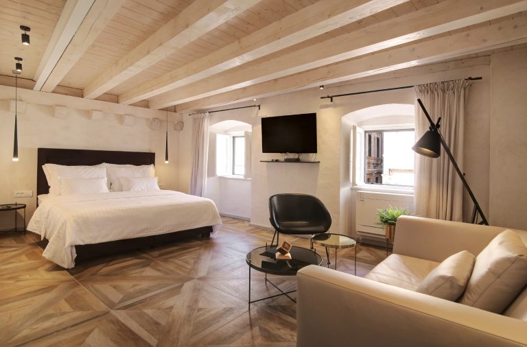 Luxury Business  Baroque palace, Panoramic view, 5 bedrooms in Dubrovnik Used for sale For Super Rich