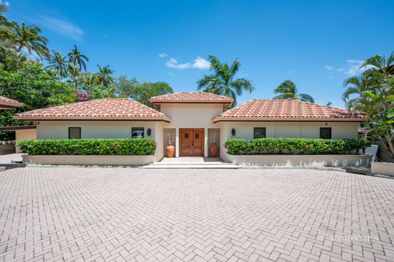Luxury Villa Beach Front, 6 bedrooms in Playa Flamingo, Guanacaste Used for sale For Super Rich