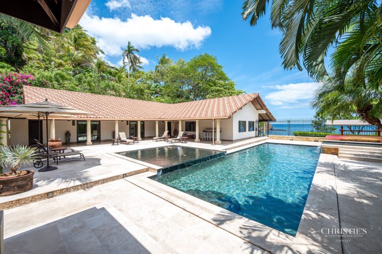 Luxury Villa Beach Front, 6 bedrooms in Playa Flamingo, Guanacaste buy for sale For Super Rich