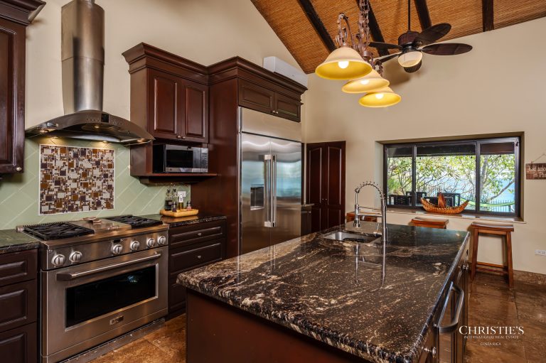 Luxury Villa Beach Front, 6 bedrooms in Playa Flamingo, Guanacaste value for sale For Super Rich