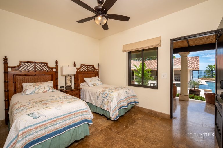 Luxury Villa Beach Front, 6 bedrooms in Playa Flamingo, Guanacaste prix for sale For Super Rich