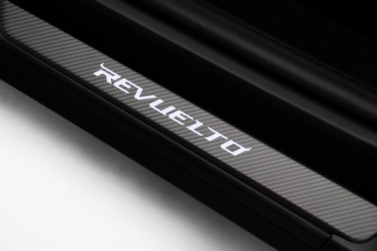 2026 Lamborghini REVUELTO best for sale For Super Rich